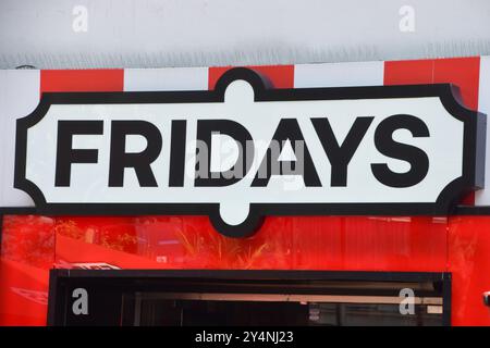 London, England, Großbritannien. September 2024. TGI Fridays Restaurant am Leicester Square, da der britische Besitzer in die Verwaltung geht. (Kreditbild: © Vuk Valcic/ZUMA Press Wire) NUR REDAKTIONELLE VERWENDUNG! Nicht für kommerzielle ZWECKE! Stockfoto