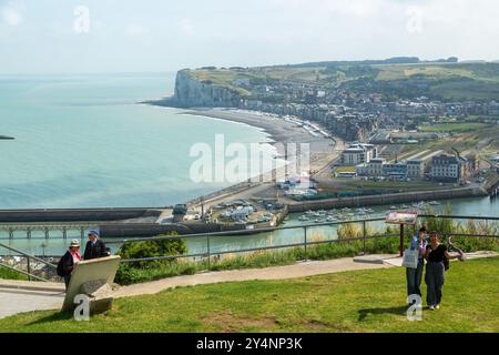 Blick auf Le Treport, Le Treport, Mers-les-Bains im Hintergrund, seine-Maritime, Normandie Stockfoto