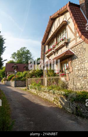 Das malerische Dorf Veules-les-Roses in der Normandie, Frankreich Stockfoto