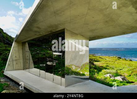 Aussichtspunkt und Ruhebereich von Bukkekjerka auf der norwegischen Route Andøya Stockfoto