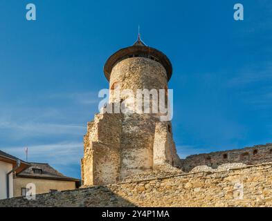 Donjon (Donjon), 14. Jahrhundert, Schloss Stara Lubowna in Spis, Westkarpaten, Region Presov, Slowakei Stockfoto