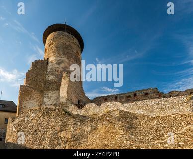 Donjon (Donjon), 14. Jahrhundert, Schloss Stara Lubowna in Spis, Westkarpaten, Region Presov, Slowakei Stockfoto