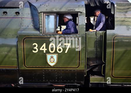 Schlacht der britischen Klasse Pacific No 34067 Tangmere bei Carlisle Citadel Station nach Ankunft mit dem Northern Belle Pullman 1Z52 von Hull. Stockfoto