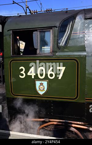 Schlacht der britischen Klasse Pacific No 34067 Tangmere bei Carlisle Citadel Station nach Ankunft mit dem Northern Belle Pullman 1Z52 von Hull. Stockfoto