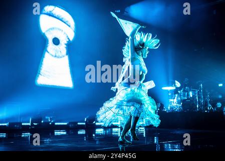 Musikkonzert - Aurora - Was geschah mit der Erde 24/25 Aurora Aksnes Mailand Alcatraz Italien Copyright: XMirkoxFava/TSCKx/xLiveMediax LPM 1525263 Stockfoto