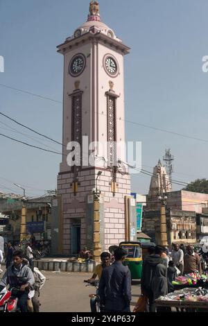 Khambhat, Gujarat / Indien - 11. Januar 2017 : Eine Turmuhr in der Stadt Khambhat. Stockfoto