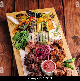 Auswahl verschiedener Grillgerichte Grillfleisch Stockfoto