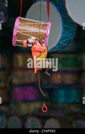 Bandra, Maharashtra / Indien - 12. September 2006 : Eine Nahaufnahme eines Spielzeugaffen im Spielzeugladen zum Verkauf auf dem Markt. Stockfoto