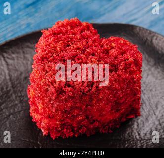 Köstlicher hausgemachter roter Samtkuchen Stockfoto