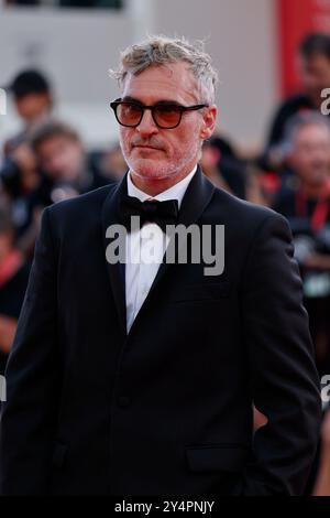 Venedig, Italien. September 2024. Joaquin Phoenix nimmt am 4. September 2024 an der Premiere von „Joker: Folie à Deux“ während des 81. Internationalen Filmfestivals von Venedig im Palazzo del Cinema am Lido in Venedig Teil. Quelle: dpa/Alamy Live News Stockfoto