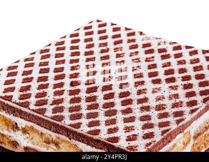 Mehrschichtiger Kakao-Biskuitkuchen isoliert auf weiß Stockfoto