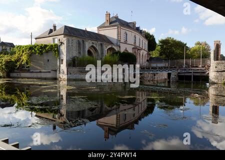 Der Fluss Eure fließt durch Chartres, Frankreich Stockfoto