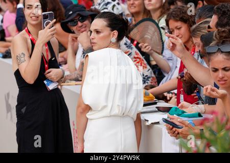 Venedig, Italien. September 2024. Sara Serraiocco nimmt an der Premiere von 'Vermiglio' während des 81. Internationalen Filmfestivals von Venedig am 2. September 2024 im Palazzo del Cinema am Lido in Venedig Teil. Quelle: dpa/Alamy Live News Stockfoto