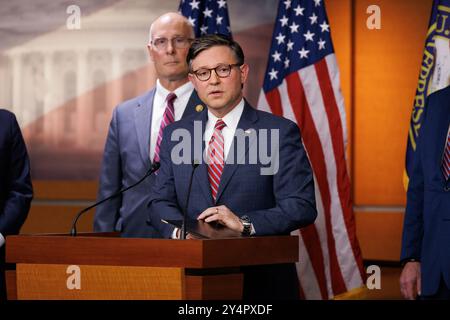 Washington, Vereinigte Staaten. September 2024. Der Sprecher des US-Repräsentantenhauses Mike Johnson (Republikaner von Louisiana) wird am Dienstag, den 10. September 2024, im Capitol Building in Washington DC bei einer Pressekonferenz mit der Führung des Repräsentantenhauses gesehen. Quelle: Aaron Schwartz/CNP/dpa/Alamy Live News Stockfoto