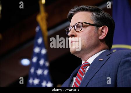 Washington, Vereinigte Staaten. September 2024. Der Sprecher des US-Repräsentantenhauses Mike Johnson (Republikaner von Louisiana) wird am Dienstag, den 10. September 2024, im Capitol Building in Washington DC bei einer Pressekonferenz mit der Führung des Repräsentantenhauses gesehen. Quelle: Aaron Schwartz/CNP/dpa/Alamy Live News Stockfoto