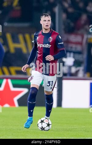 Bologna, Italien. September 2024. Sam Beukema von Bologna FC während des MD1-Spiels der UEFA Champions League 2024/25 zwischen Bologna FC und dem FC Shakhtar Donetsk im Stadio Renato Dall’Ara am 18. September 2024 in Bologna, Italien. Quelle: Giuseppe Maffia/Alamy Live News Stockfoto