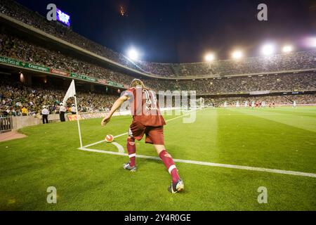 Sevilla, Spanien, 11. Mai 2008, Diego Capel ist dabei, einen Eckstoß in einem spannungsgeladenen Derby-Spiel zwischen Sevilla FC und Real Betis bei Ruiz de Lopera auszuführen. Stockfoto