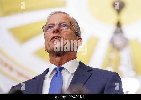 Washington, Vereinigte Staaten. September 2024. Der US-Senator John Thune (Republikaner von South Dakota) wird am Dienstag, den 10. September 2024, im Capitol Building in Washington DC während einer Pressekonferenz der Senate Leadership nach dem Mittagessen gesehen. Quelle: Aaron Schwartz/CNP/dpa/Alamy Live News Stockfoto