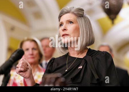 Washington, Vereinigte Staaten. September 2024. Der US-Senator Joni Ernst (Republikaner von Iowa) wird am Dienstag, den 10. September 2024, im Capitol Building in Washington D.C. während einer Pressekonferenz der Senate Leadership nach dem Mittagessen gesehen. Quelle: Aaron Schwartz/CNP/dpa/Alamy Live News Stockfoto