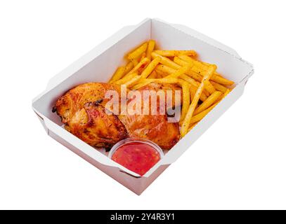 Gebratene Hähnchenschenkel mit Pommes frites in der Papierkarton Stockfoto