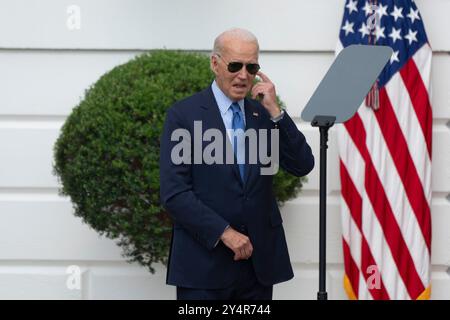 Washington, Vereinigte Staaten. September 2024. US-Präsident Joe Biden hört während einer Feier von „Black Excellence“ im Weißen Haus in Washington, DC, am 13. September 2024 zu. Quelle: Chris Kleponis/CNP/dpa/Alamy Live News Stockfoto