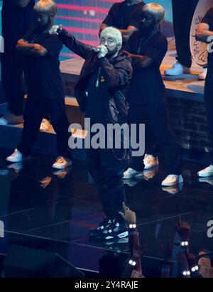 Newark, Vereinigte Staaten. September 2024. Eminem tritt 2024 am 11. September 2024 bei den MTV Video Music Awards, VMAs, in der UBS Arena in Elmont, New Jersey, USA auf. Quelle: dpa/Alamy Live News Stockfoto