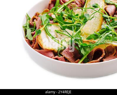 Warmer Kalbssalat und Rucola aus nächster Nähe Stockfoto