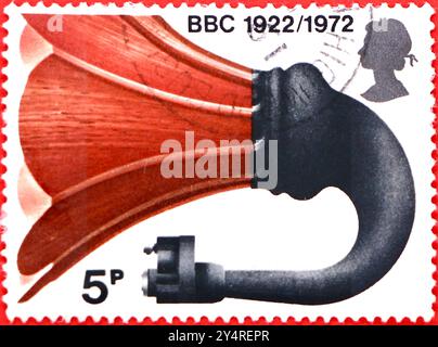 Foto einer britischen Briefmarke von 5 Pence aus der 1972 Broadcasting Justaries Serie 50th Broadcasting Year BBC 1922/1972 Horn Loudspeaker Stockfoto