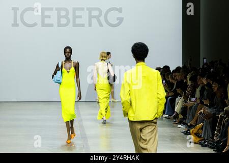 Mailand, Italien. September 2024. EISBERG Frühjahr/Sommer 2025 Laufsteg während der Milan Fashion Week am 2024. September - Mailand, Italien 17/09/2024 Credit: dpa/Alamy Live News Stockfoto