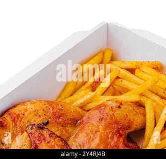 Gebratene Hähnchenschenkel mit Pommes frites in der Papierkarton Stockfoto