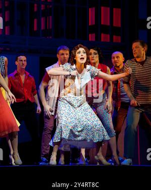 Connie Fisher (Ruth) in WUNDERBARER STADT am Lowry, Salford Quays, Greater Manchester 04/04/2012 Royal Exchange Theatre / Halle Orchestra / Lowry Koproduktion Musik: Leonard Bernstein Buch: Joseph Fields & Jerome Chodorov Texte: Betty Comden & Adolph Green musikalischer Leiter: Mark Elder Choreograf: Andrew Wright Design: Simon Higlett Beleuchtung: Chris Davey Regisseur: Braham Murray Stockfoto