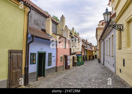 Golden Lane, eine Straße in der Prager Burg, Tschechien, Europa Stockfoto