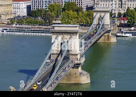 Luftaufnahme der Szechenyi Kettenbrücke über die Donau, die Buda und Pest verbindet, Budapest, Ungarn, Europa Stockfoto