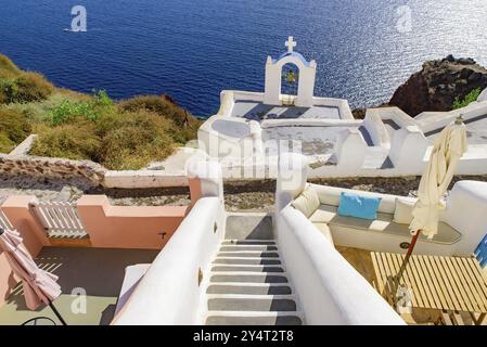 Treppen entlang der Hügel in Oia, Santorin, Griechenland, Europa Stockfoto