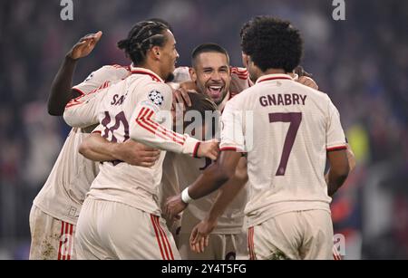 Torfeier Harry Kane FC Bayern München FCB (09) Serge Gnabry FC Bayern München FCB (07) Leroy Sane FC Bayern München FCB (10) Raphael Guerre Stockfoto