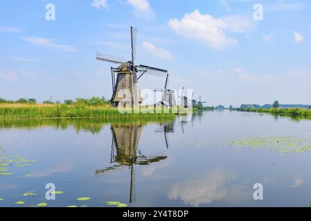 Die Windmühlen und die Wasserbesinnung in Kinderdijk, einem UNESCO-Weltkulturerbe in Rotterdam, Niederlande Stockfoto