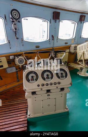 Das weltweit erste nuklear angetriebene Überlandschiff, der sowjetische Eisbrecher Lenin, startete 1957 in Murmansk, Russland. Stockfoto