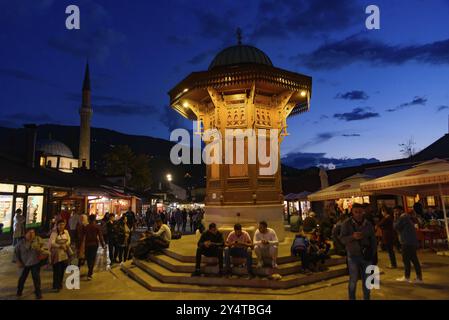 Nachtansicht von Bascarsija, dem alten Basar und dem kulturellen Zentrum von Sarajevo in Bosnien und Herzegowina Stockfoto