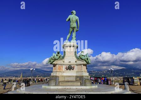 Piazzale Michelangelo (Michelangelo-Platz) mit Bronzestatue von David, der Platz mit Panoramablick auf Florenz, Italien, Europa Stockfoto