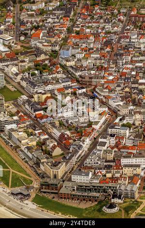 Blick aus der Vogelperspektive auf das Stadtzentrum von Norderney. Nordwestspitze der Insel, Milchbar Stockfoto