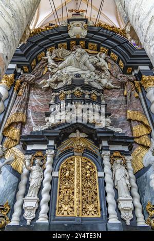 Der Altar der Nikolaikirche, eine gotische Kirche in Gent, Belgien, Europa Stockfoto