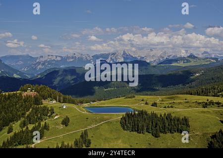 Wasserreservoir auf einem Berg bei Reit im Winkel Stockfoto