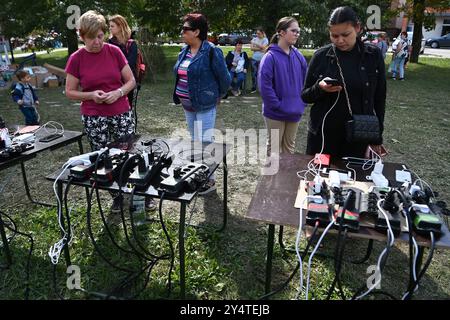 Opava, Tschechische Republik. September 2024. Ein Ort zum Aufladen von Mobiltelefonen und anderen Geräten nach Überschwemmungen auf dem Wohngut Katerinky in Opava, Tschechische Republik, am 19. September 2024. Quelle: Jaroslav Ozana/CTK Photo/Alamy Live News Stockfoto