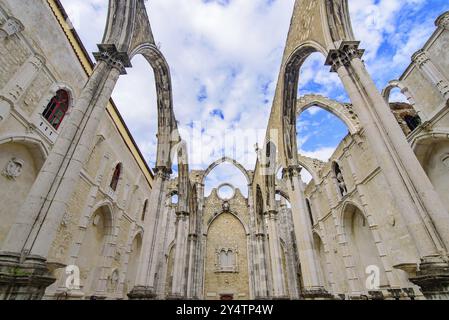 Ruinen des Klosters Carmo, ein archäologisches Museum in Lissabon, Portugal, Europa Stockfoto