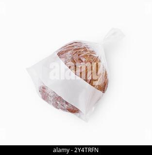 Frisch gebackenes Brot in einer Plastiktüte mit leerem Etikett, ideal für die Präsentation Ihrer Backwarenmarke Stockfoto