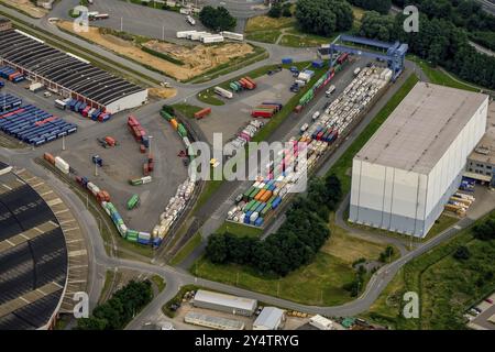 Containerladung im Chemiepark in Marl Stockfoto