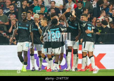 ROTTERDAM, NIEDERLANDE - 19. SEPTEMBER: Victor Boniface von Bayer 04 Leverkusen, Jeremie Frimpong von Bayer 04 Leverkusen, Robert Andrich von Bayer 04 Leverkusen, Alejandro Grimaldo von Bayer 04 Leverkusen, Martin Terrier von Bayer 04 Leverkusen, Edmond Tapsoba von Bayer 04 Leverkusen feiert nach dem vierten Tor des Teams während der Champions League-League-League-League-Phase - Spiel am 1. Spieltag zwischen Feyenoord und Bayer 04 Leverkusen im Stajenusen, 19. September 2024 in Rotterdam, Stajenusen, Niederlande. (Foto: Hans van der Valk/Orange Pictures) Stockfoto