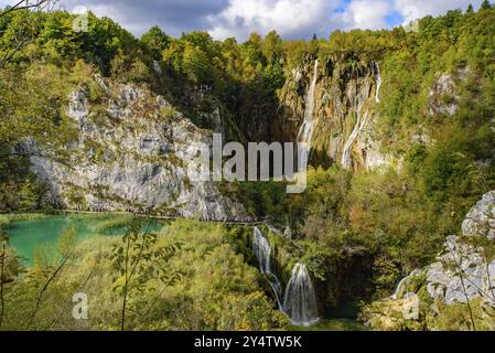 Großer Wasserfall und Sastavci Wasserfälle im Nationalpark Plitvicer Seen (Plitvicka Jezera), Kroatien, Europa Stockfoto