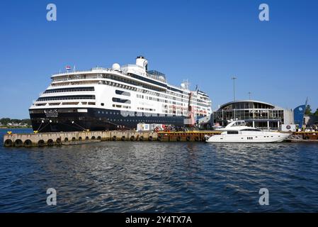 Sydney, Kanada - 29. Juli 2024: Das Kreuzfahrtschiff Volendam legte im Hafen von Sydney in Cape Breton Nova Scotia an. Sydney ist ein beliebtes Reiseziel für Kreuzfahrten Stockfoto