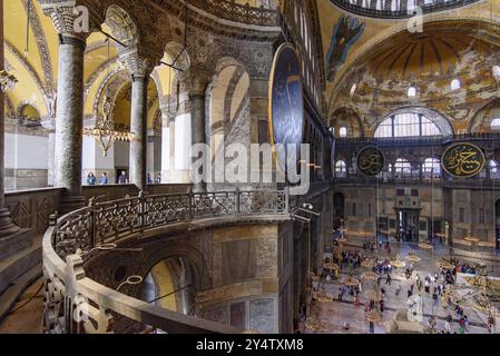 Innenraum der Hagia Sophia, ehemalige orthodoxe Kathedrale und osmanische Kaisermoschee, in Istanbul, Türkei, Asien Stockfoto